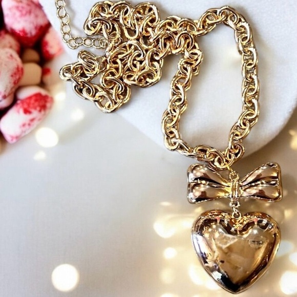 Chunky Golden toned puffed heart pendant necklace - Picture 7 of 16